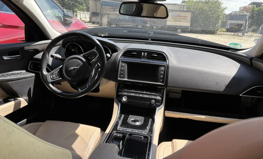 Jaguar XE 2018 Gasoline Automatic Image 7