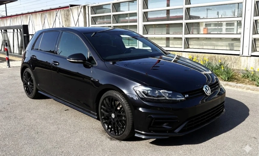 Volkswagen Golf 2019 Gasoline Automatic Image 0