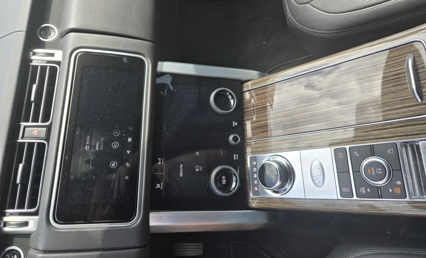 Land Rover Range Rover 2018 Hybrid Electric/Gasoline Automatic Image 11