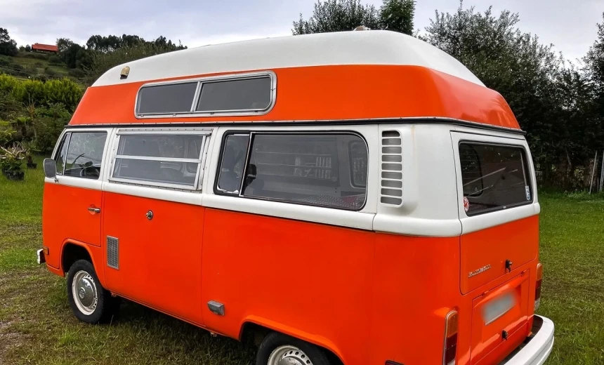 Volkswagen T5 Kombi 1976 Gasoline Manual Image 3