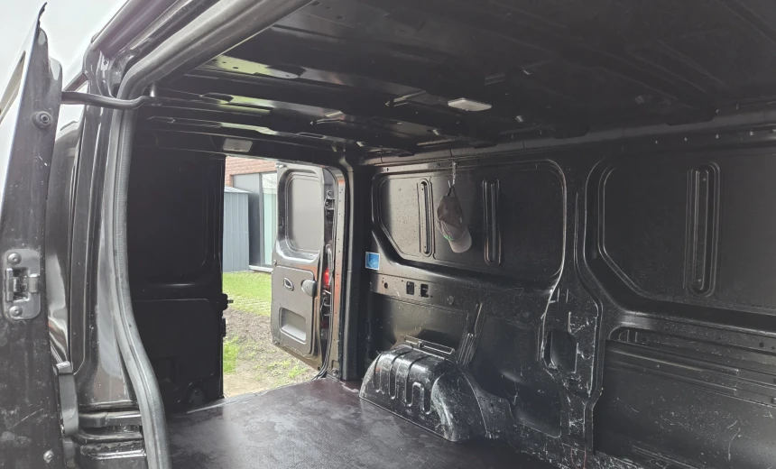 Renault Trafic 2024 Diesel Manual Image 9