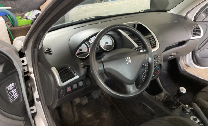 Peugeot 206 2011 Gasoline Manual Image 6