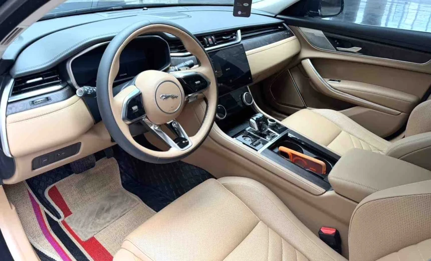 Jaguar XF 2023 Gasoline Automatic Image 6