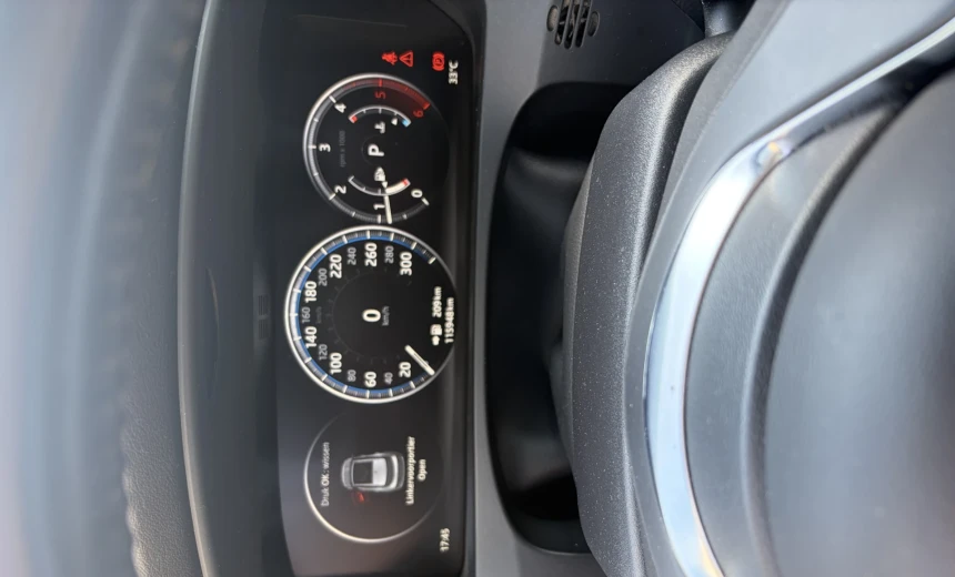 Jaguar F-Pace 2017 Diesel Automatic Image 8
