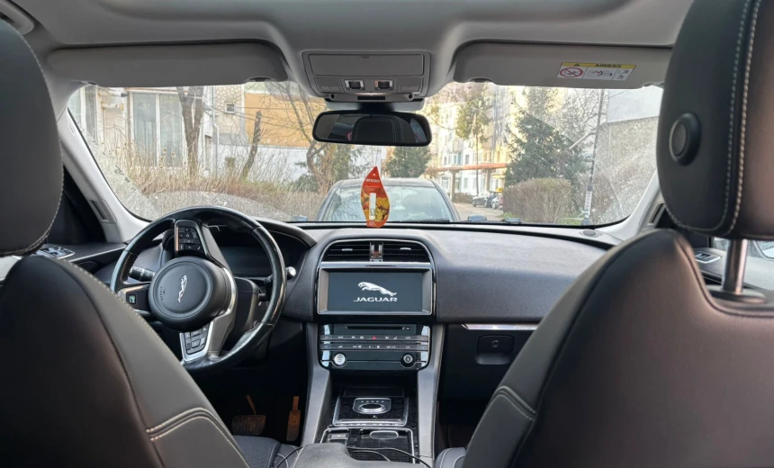 Jaguar F-Pace 2017 Diesel Automatic Image 2