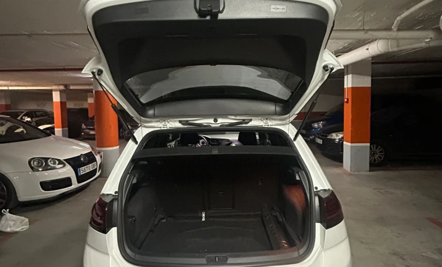 Volkswagen Golf GTI 2017 Gasoline Automatic Image 10