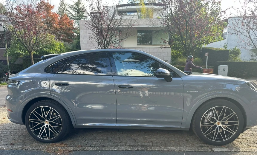 Porsche Cayenne 2023 Hybrid Electric/Gasoline Automatic Image 1