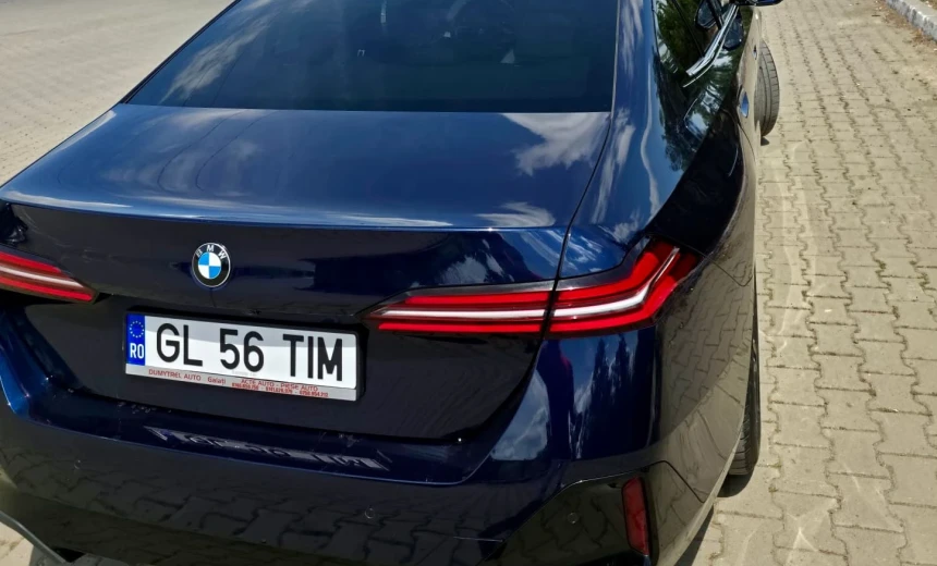 BMW 520 2024 Hybrid Electric/Gasoline Automatic Image 6