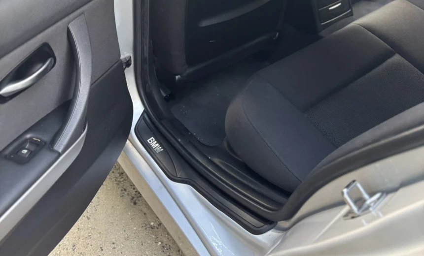 BMW 318 2009 Gasoline Manual Image 7