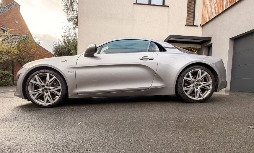 Alpine A110 2020 Gasoline Automatic Image 3