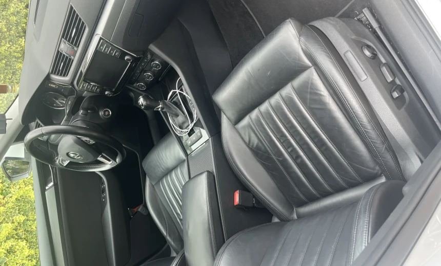 Skoda Superb 2015 Gasoline Automatic Image 12