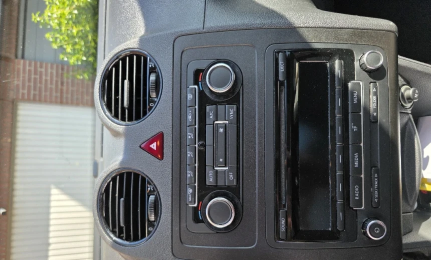Volkswagen Caddy 2014 Gasoline Manual Image 5