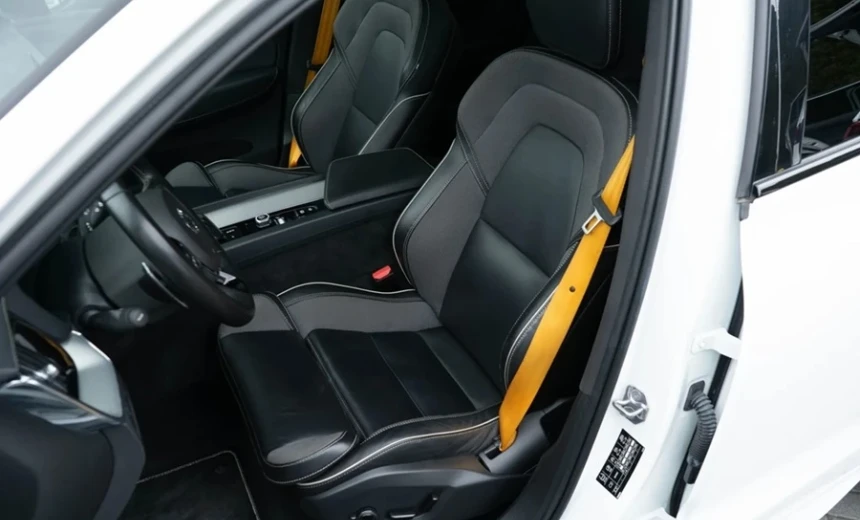 Volvo XC60 2020 Hybrid Electric/Gasoline Automatic Image 4