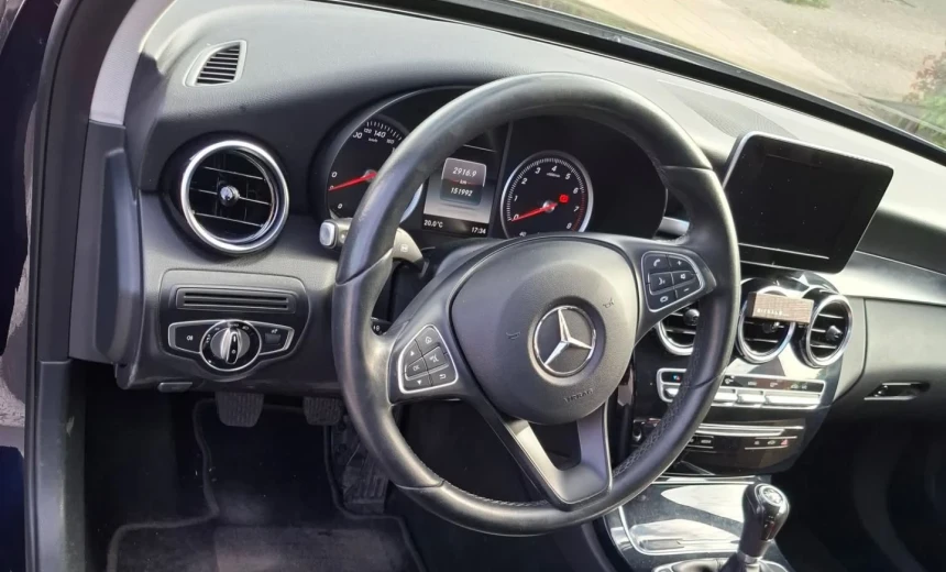 Mercedes-Benz C 180 2016 Gasoline Manual Image 4