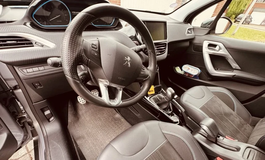 Peugeot 2008 2018 Gasoline Manual Image 5