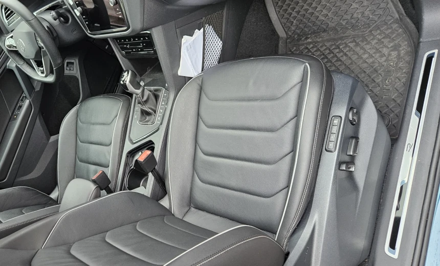 Volkswagen Tiguan 2022 Hybrid Electric/Gasoline Automatic Image 8