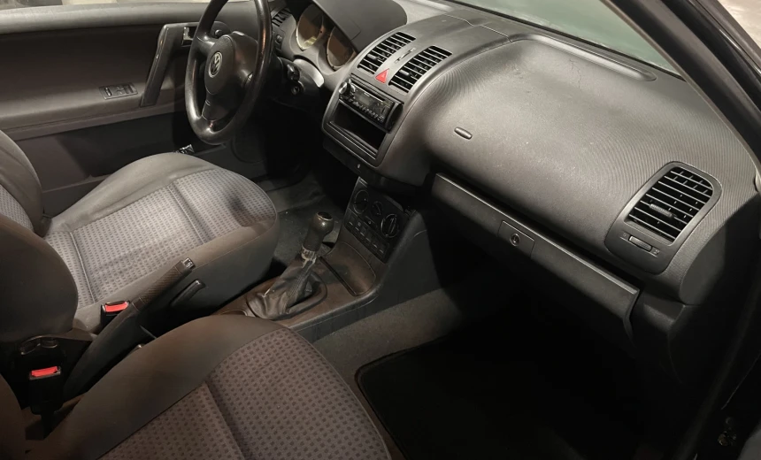 Volkswagen Polo 2001 Gasoline Manual Image 4