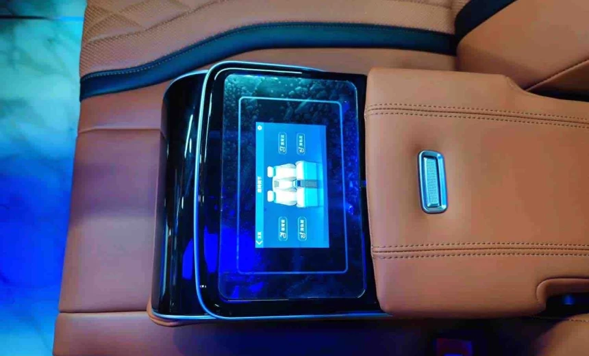 Toyota Hiace 2022 Gasoline Automatic Image 9