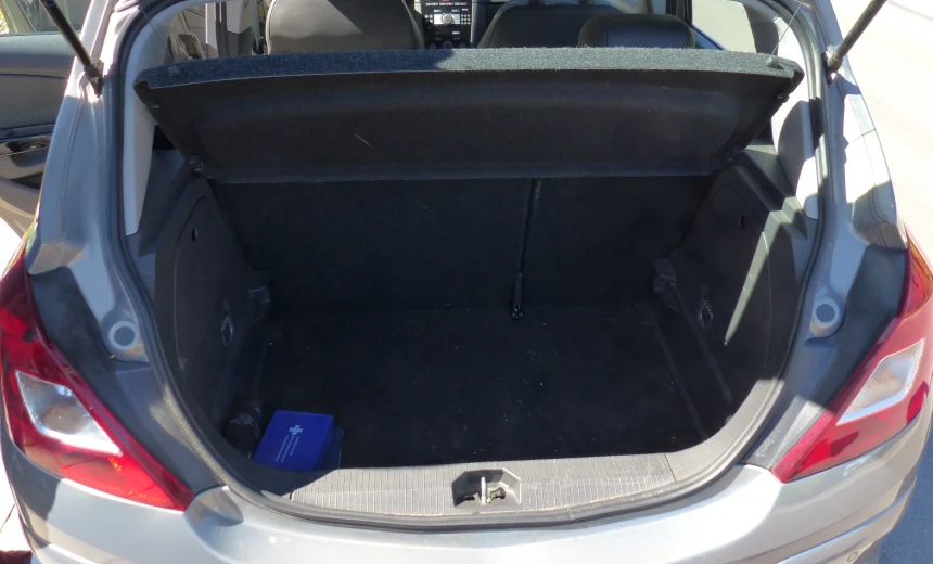 Opel Corsa 2010 Gasoline Automatic Image 6