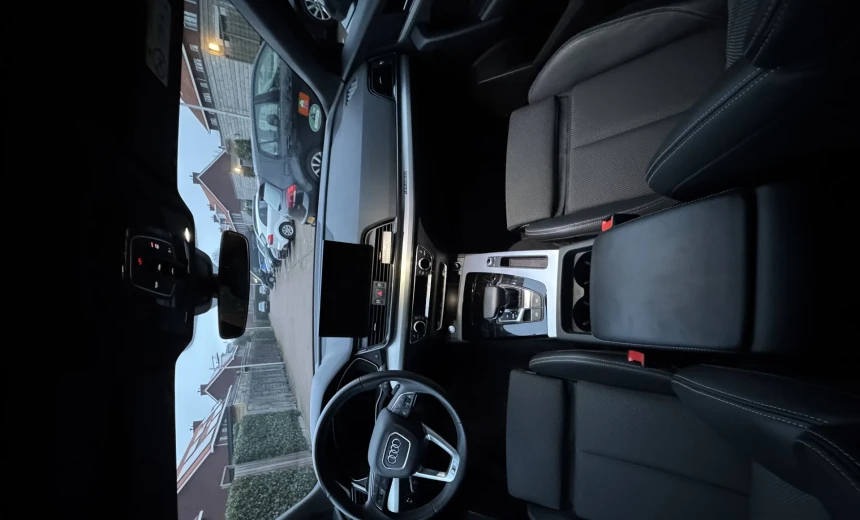 Audi Q5 2023 Hybrid Electric/Gasoline Automatic Image 6