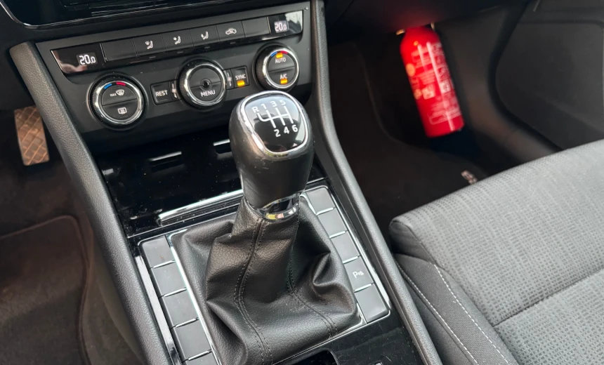 Skoda Superb 2016 Diesel Manual Image 7