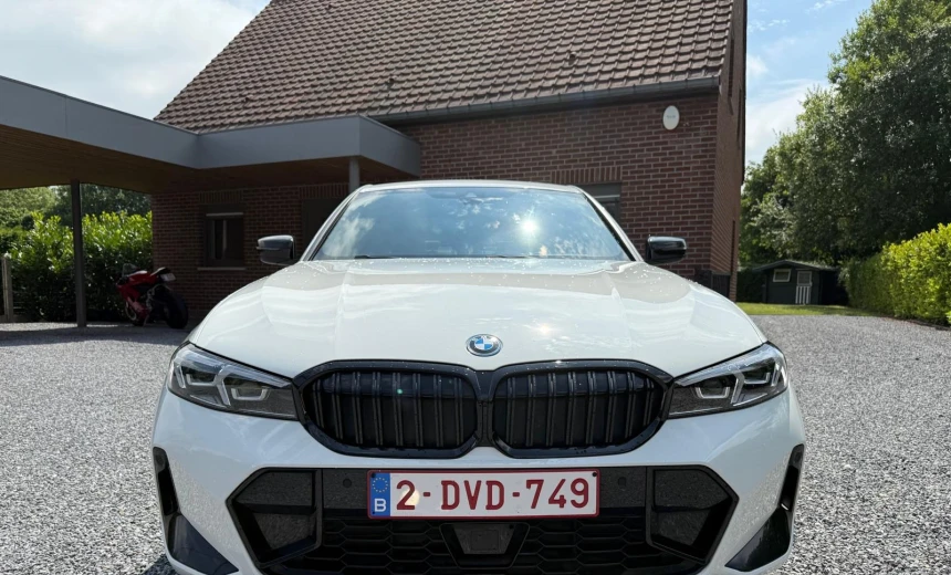 BMW 330 2023 Hybrid Electric/Gasoline Automatic Image 5