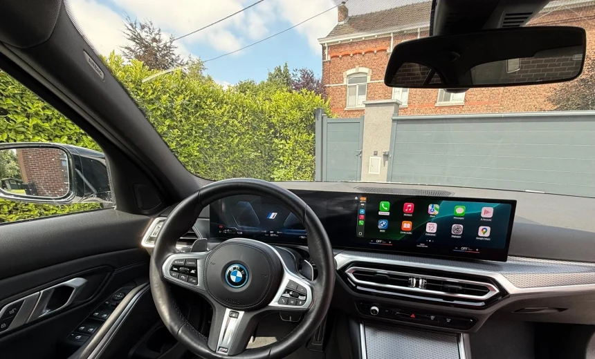 BMW 330 2023 Hybrid Electric/Gasoline Automatic Image 2