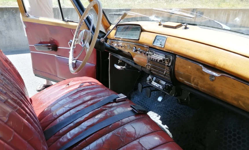 Mercedes-Benz 220 1961 Gasoline Manual Image 4