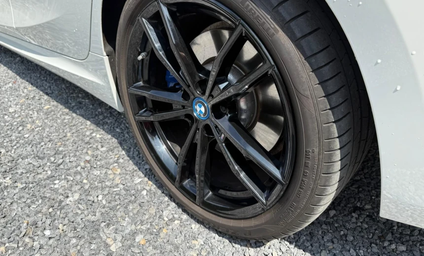 BMW 330 2023 Hybrid Electric/Gasoline Automatic Image 8