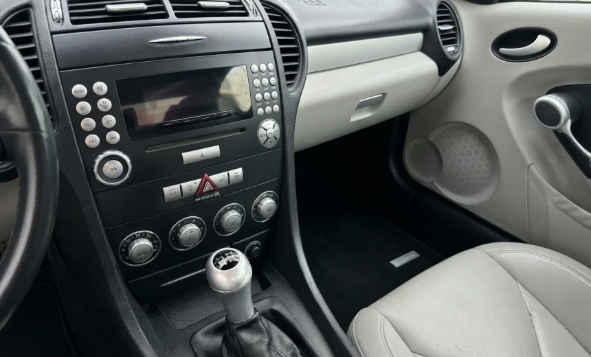 Mercedes-Benz SLK 200 2006 Gasoline Manual Image 2