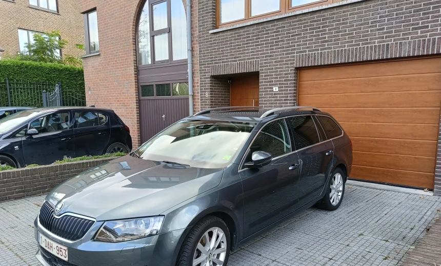 Skoda Octavia 2017 Gasoline Automatic Image 3