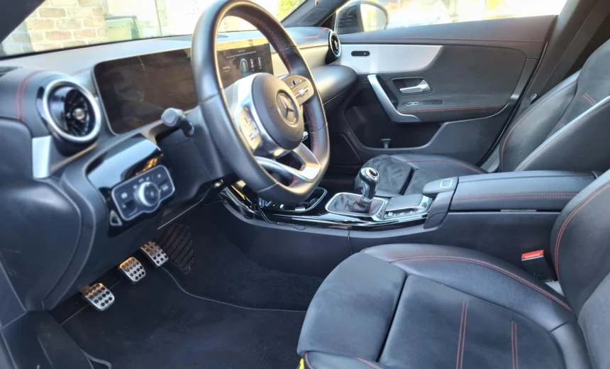 Mercedes-Benz CLA 180 2020 Gasoline Manual Image 6