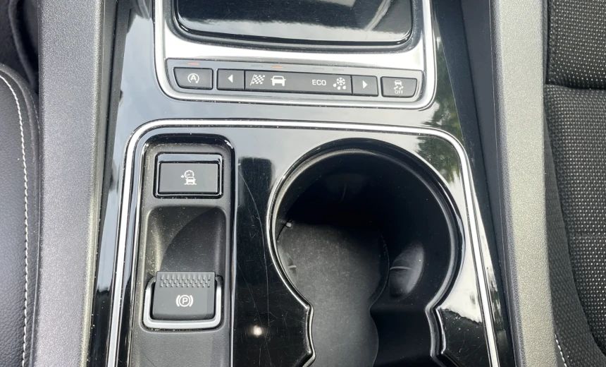 Jaguar F-Pace 2018 Diesel Automatic Image 17
