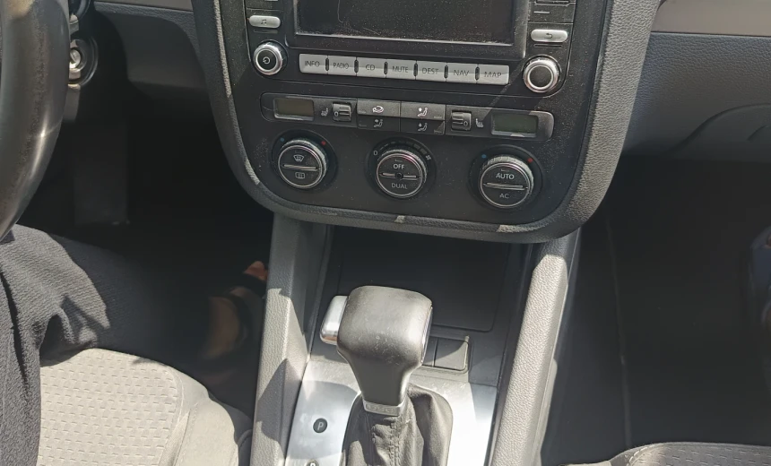Volkswagen Golf 2008 Diesel Automatic Image 7