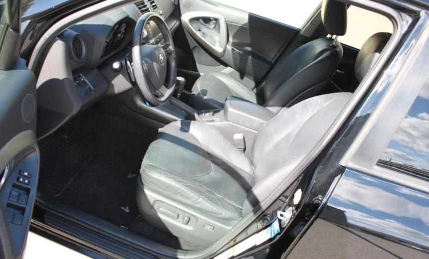 Toyota RAV 4 2011 Diesel Automatic Image 4