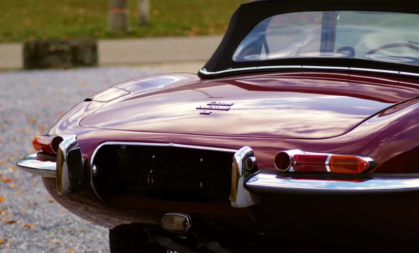 Jaguar E-Type 1966 Gasoline Manual Image 4