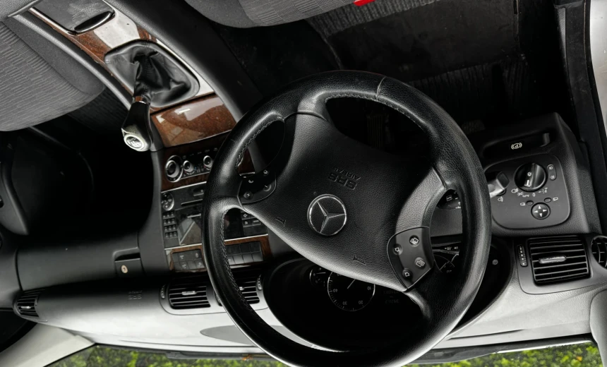 Mercedes-Benz C 200 2004 Diesel Manual Image 4