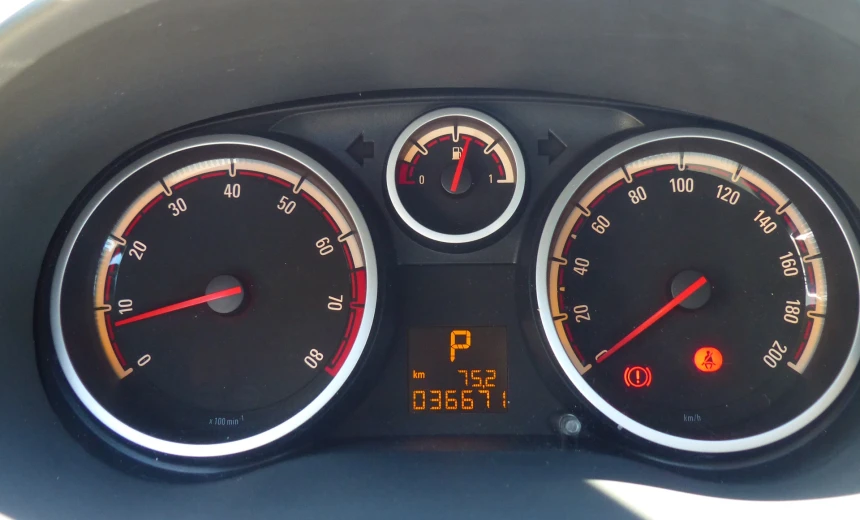 Opel Corsa 2010 Gasoline Automatic Image 10