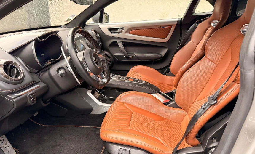 Alpine A110 2020 Gasoline Automatic Image 5