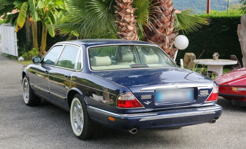 Jaguar XJ8 2001 Gasoline Automatic Image 2
