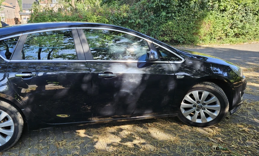 Opel Astra 2013 Diesel Manual Image 3