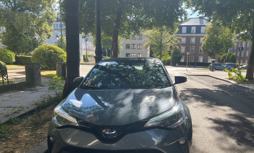 Toyota C-HR 2023 Hybrid Electric/Diesel Automatic Image 1