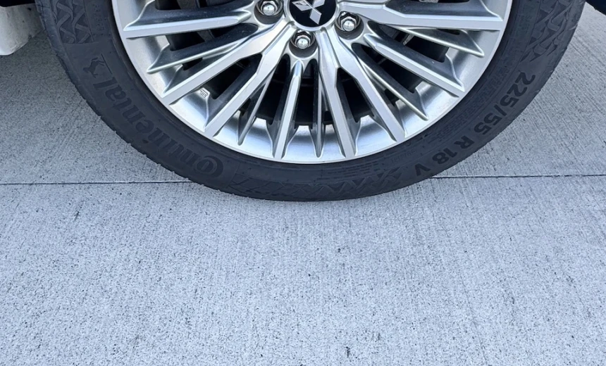 Mitsubishi Outlander 2019 Hybrid Electric/Gasoline Automatic Image 19