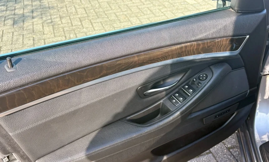 BMW 523 2011 Gasoline Automatic Image 3