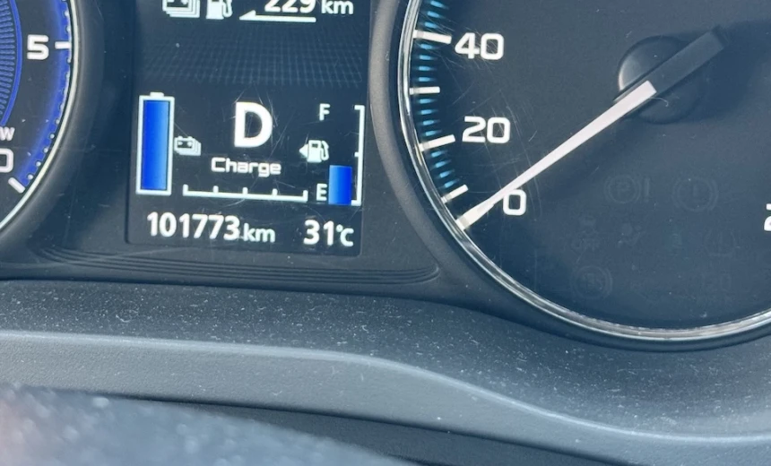 Mitsubishi Outlander 2019 Hybrid Electric/Gasoline Automatic Image 9