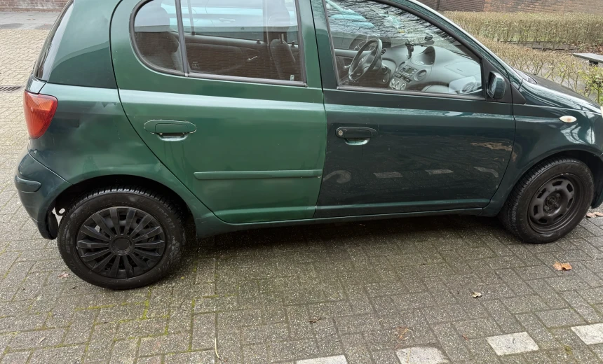Toyota Yaris 2003 Gasoline Automatic Image 4