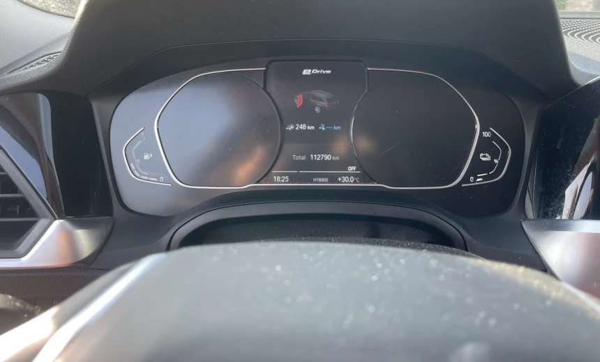 BMW 330 2021 Hybrid Electric/Gasoline Automatic Image 10