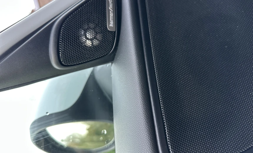 MINI Cooper Countryman 2018 Hybrid Electric/Gasoline Automatic Image 19