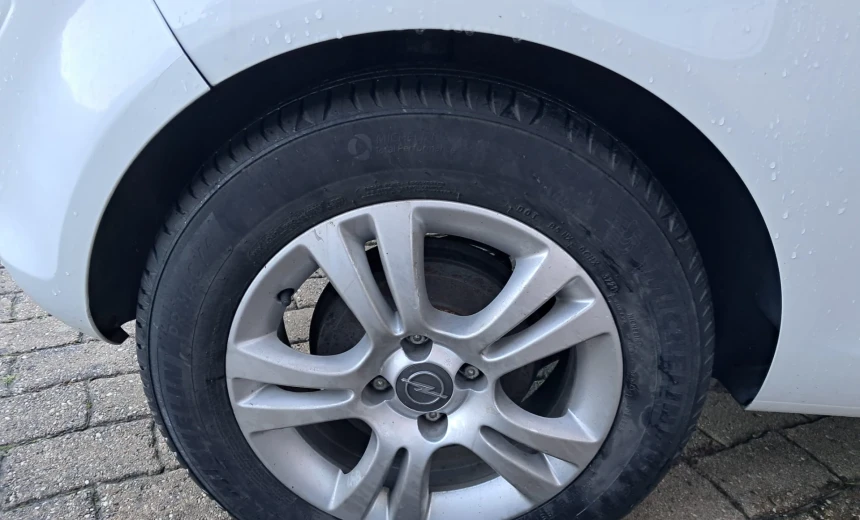 Opel Corsa 2012 Gasoline Manual Image 12