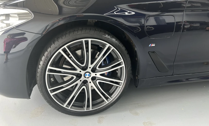 BMW 530 2018 Hybrid Electric/Gasoline Automatic Image 8